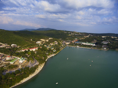 阿布拉杜索乡和湖泊的鸟瞰图
