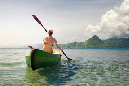 自然 探索 海湾 活动 皮划艇 闲暇 女孩 娱乐 旅游业