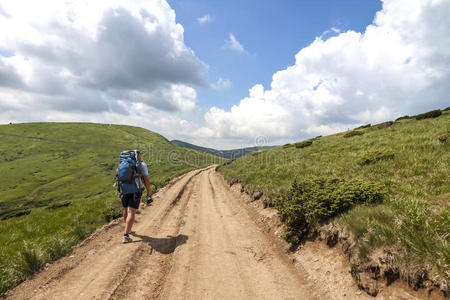 美丽的 自然 自由 男人 背包 极端 悬崖 登山者 背包旅行