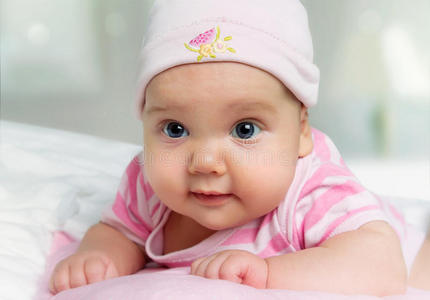 3个月大的女婴画像。