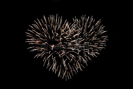 心的形状烟花图片