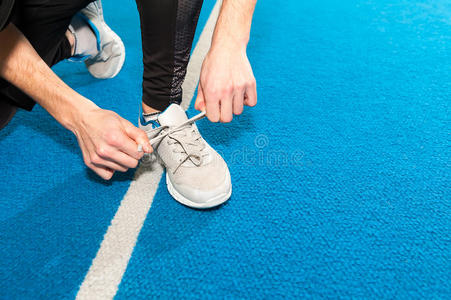 运动型 跑步者 运动 运动员 持有 海滨 木板路 花边 鞋带