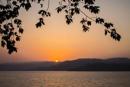 日落 太阳 早晨 黎明 傍晚 地平线 天空 余辉 日出 阳光