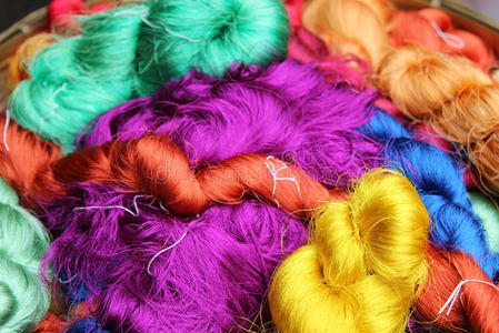 彩色雾气丝线彩色丝线泰国丝绸特写为背景.照片