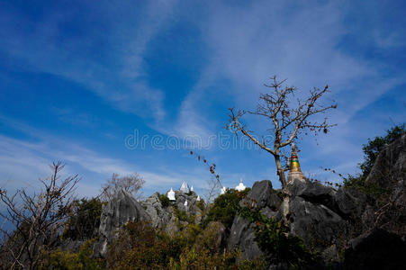 宝塔与天空