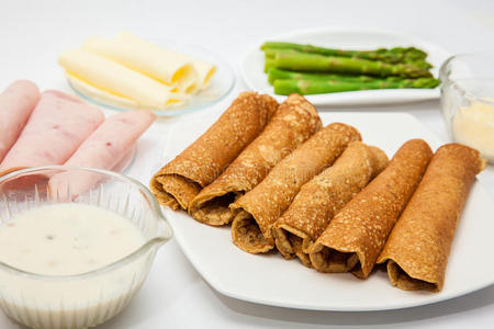 食物 薄饼 鳞片 芦笋 营养物 晚餐 蛋白质 藜麦 火腿