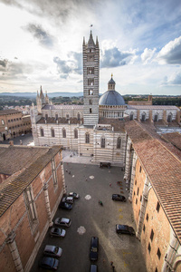 意大利托斯卡纳锡耶纳大教堂的钟楼和穹顶