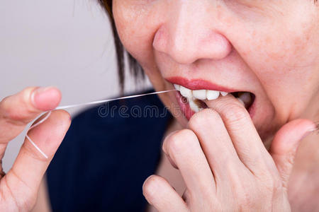 变白 女孩 女人 牙科 照顾 牙线 牙齿 健康 面对 嘴唇