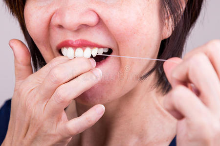 微笑 牙医 女孩 健康 女人 变白 照顾 医疗保健 牙线