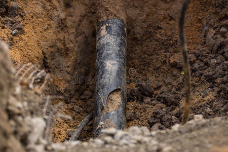 损坏的管道图片