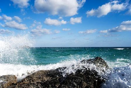 泼洒 热的 海滩 天空 美丽的 天堂 海湾 和平 风景 海岸