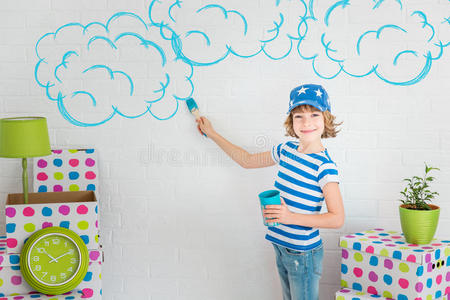 笑脸 移动 幸福 女孩 油漆 新的 画家 小孩 颜色 房子