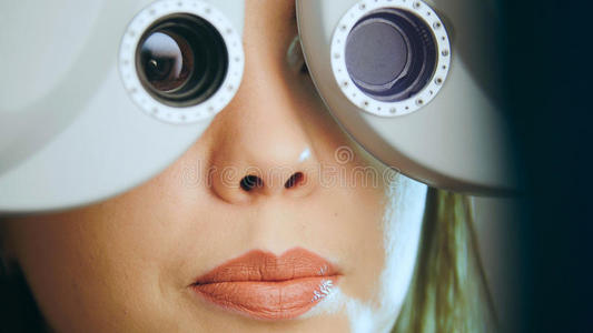 检查 眼睛 医生 眼镜 顾问 白种人 校正 视力 眼科医生