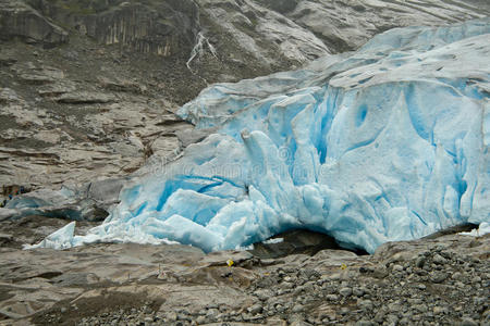蓝色冰川前面