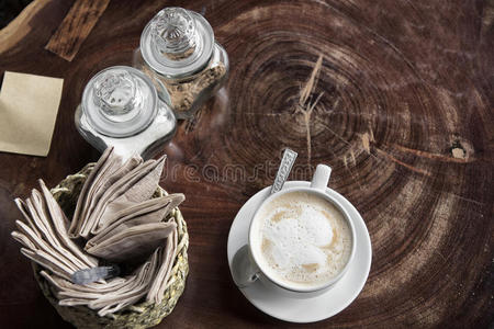 咖啡或茶用奶油，一杯咖啡和一杯茶