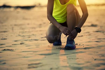 鞋带 运行 马拉松赛跑 海洋 韩国人 成人 海滩 日本人