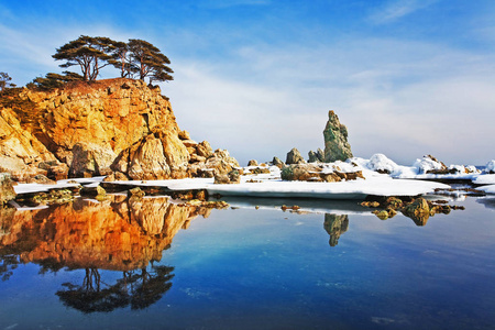 深的 绿松石 海的 海岸线 场景 暗礁 危险 天空 天堂