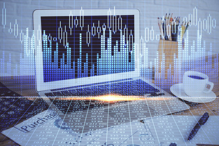 有电脑背景的图表财务信息和工作空间的双重曝光。国际网上交易的概念。