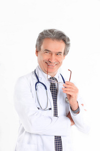 一位仁慈的医生的画像治疗师。隔离白色背景