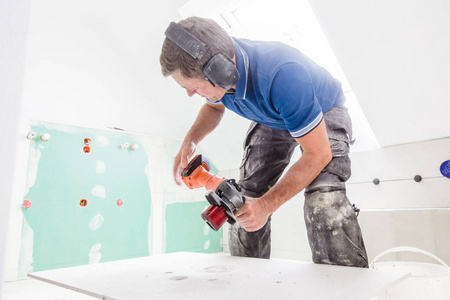 工艺 住房 修复 房子 男人 研磨 行业 职业 工具 在室内