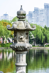 池塘公园宝塔雕像