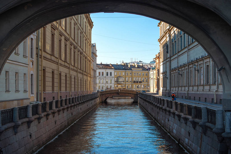圣彼得堡的河流和街道