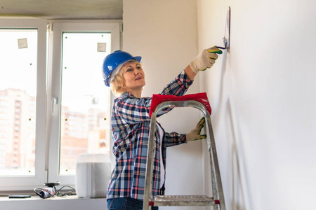 工具 安全 女孩 工作 安全帽 白种人 建设者 行业 控制