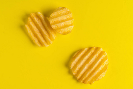 黄色背景的特写镜头.从上往下看.照片