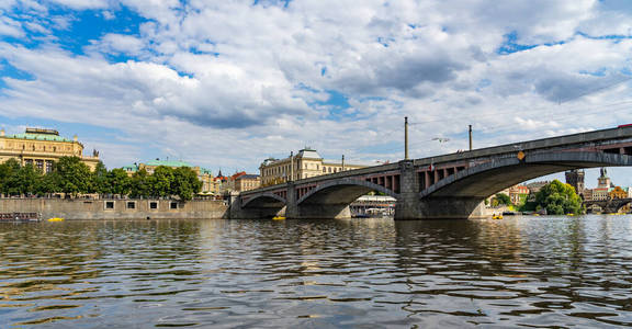 捷克共和国布拉格的曼斯桥。