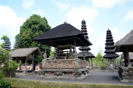 塔曼阿云寺，巴厘岛蒙威帝国的皇家寺庙