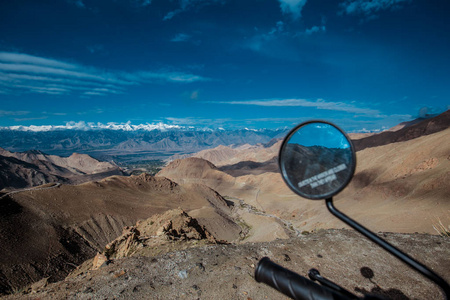 镜子 美丽的 高的 山谷 自然 岩石 夏天 旅行 拉达克