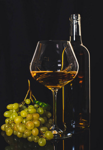white wine with green grapes 