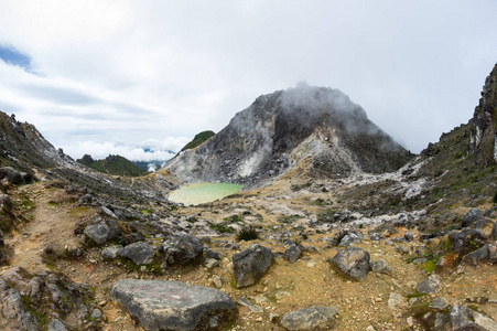 锡巴亚克火山口图片