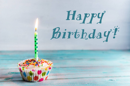 树枝上的小野苹果照片