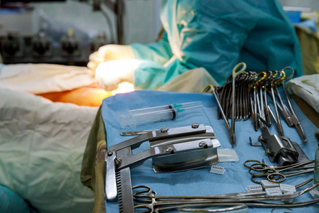 手术室心脏直视手术的手术工具