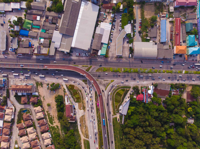 泰国乡村公路交叉口俯视图