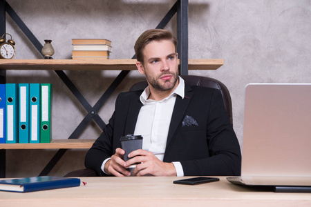 帅哥商务图片-帅哥商务素材-帅哥商务插画-摄图新视界