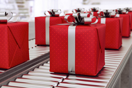 圣诞礼品盒装在传送带滚轮上，随时可由快递公司运送配送