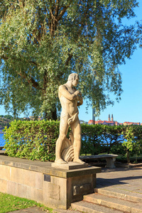 瑞典斯德哥尔摩。附近广场公园里的石雕