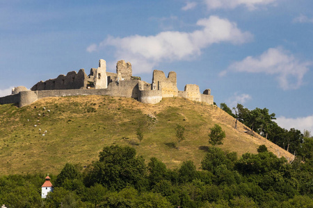 斯洛伐克塞尼卡附近的布兰克城堡遗址