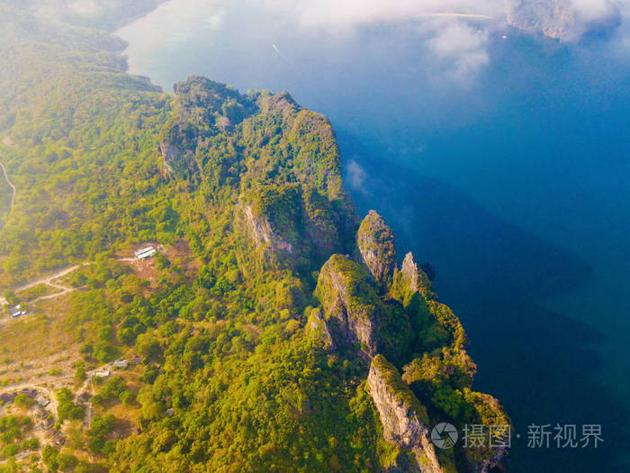 俯瞰Phi Phi，玛雅海滩和蓝绿色海水，