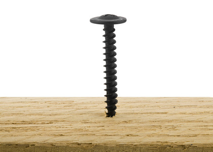 一个黑色的金属螺丝钉，用螺丝钉固定在木板上