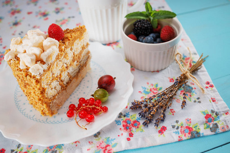 纸杯蛋糕 馅饼 蛋糕 慕斯 糕点 盘子 水果 美食家 食物