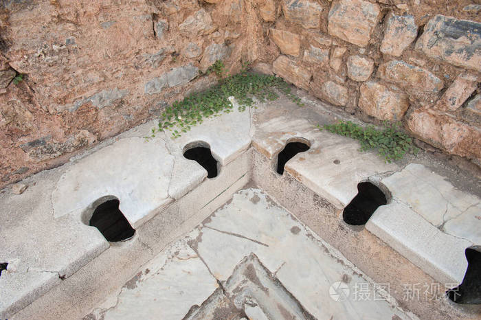 土耳其艾丁以弗所古城的老式厕所