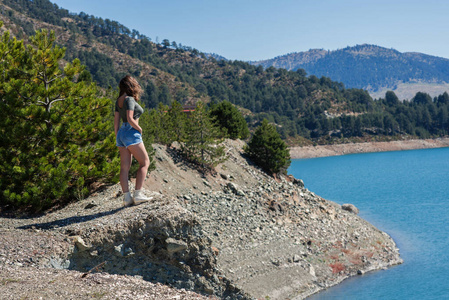 女人 周末 旅游 闲暇 冒险 和谐 摆姿势 旅游业 季节