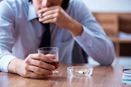 饮酒有害健康图片