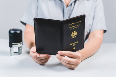 公民 飞机 假期 旅行 检查 官员 德国 护照 旅游业 运输