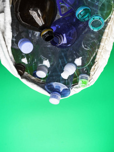 塑料瓶垃圾回收利用，环保无塑料概念