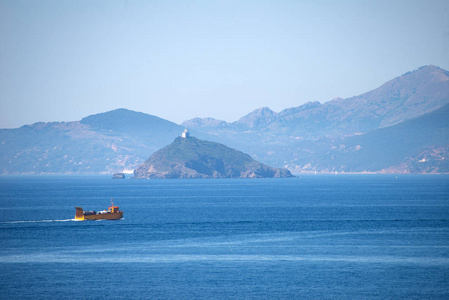 乡村 旅行 旅游业 天空 商业 运输 夏天 风景 海洋 小岛