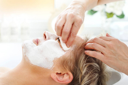 水疗中心 皮肤 按摩 健康 面对 应用 程序 血清 美容师